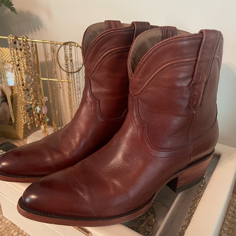 Tecova booties